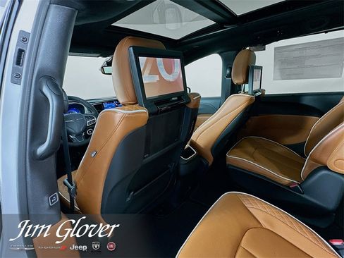 New 2026 Chrysler Pacifica Pinnacle w/ Trailer Tow Group image 18