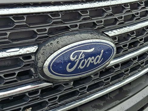 Used 2023 Ford Explorer XLT w/ Equipment Group 202A AWD/4WD image 4
