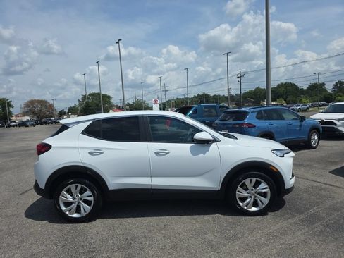 Used 2025 Buick Encore GX Preferred FWD image 3