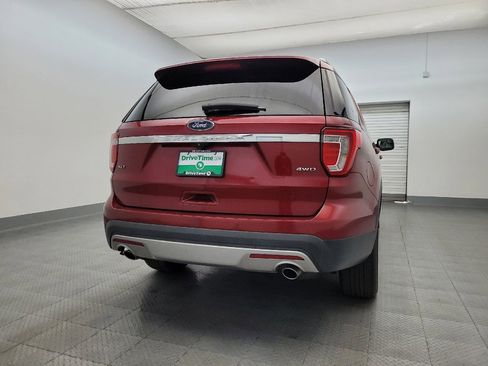 Used 2017 Ford Explorer XLT image 7