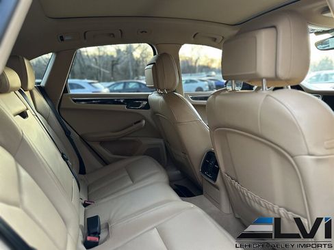 Used 2016 Porsche Macan S image 24