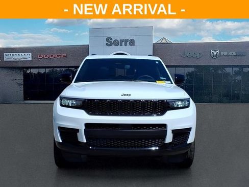 Used 2024 Jeep Grand Cherokee L Altitude AWD/4WD image 2