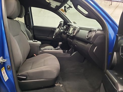 Used 2016 Toyota Tacoma SR5 AWD/4WD image 11