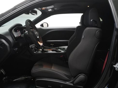 Used 2022 Dodge Challenger SRT Hellcat image 2