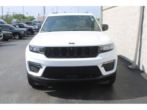 Used 2024 Jeep Grand Cherokee Limited w/ Luxury Tech Group II image 11