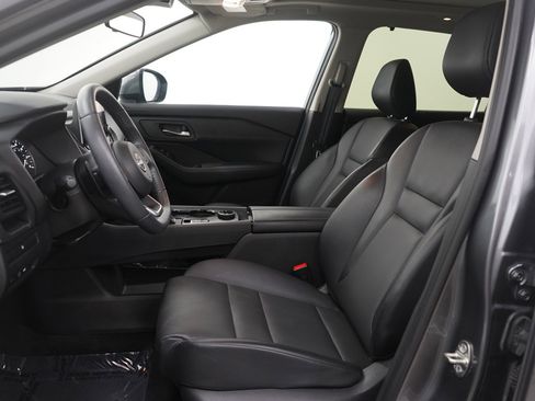 Used 2024 Nissan Rogue SV w/ SV Premium Package image 15