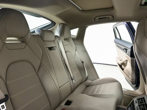 Certified 2025 Porsche Panamera image 23