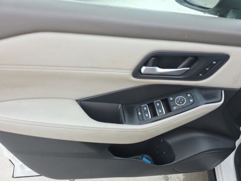 Used 2023 Nissan Rogue SL w/ SL Premium Package image 10