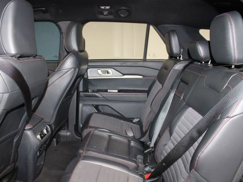 Used 2025 Ford Explorer ST-Line w/ ST-Line Street Pack AWD/4WD image 19