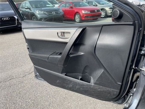 Used 2015 Toyota Corolla LE image 16