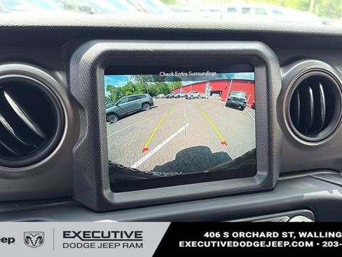 Used 2023 Jeep Wrangler Unlimited w/ Sun & Screen Package AWD/4WD image 17