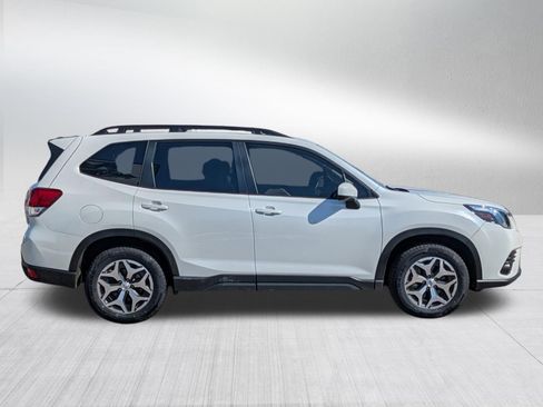 Used 2023 Subaru Forester Premium image 8