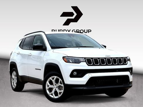 Used 2024 Jeep Compass Latitude AWD/4WD image 1