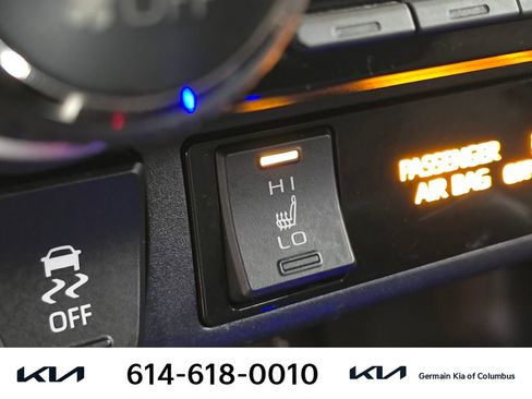 Used 2020 Toyota RAV4 XLE w/ XLE Grade Weather Package AWD/4WD image 31
