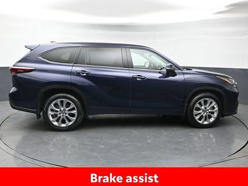 Certified 2024 Toyota Highlander Limited AWD/4WD image 8