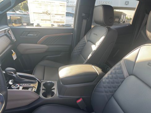 New 2026 GMC Canyon Denali image 12