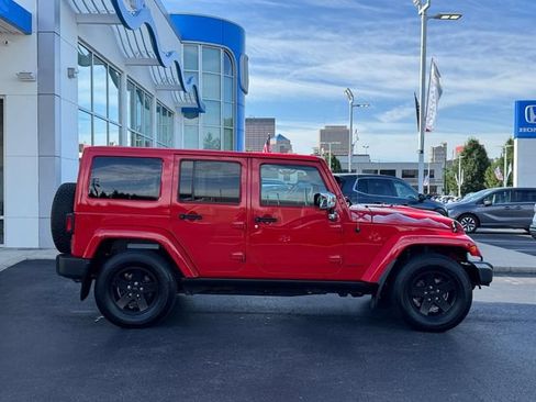 Used 2015 Jeep Wrangler Unlimited Sahara AWD/4WD image 2