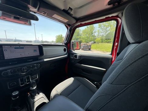 Used 2025 Jeep Wrangler Unlimited Sahara w/ Safety Group AWD/4WD image 11