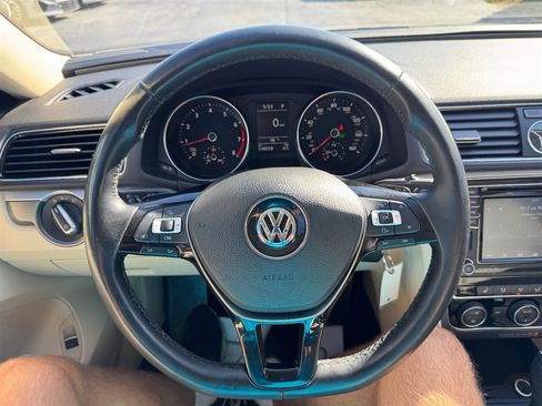 Used 2017 Volkswagen Passat 1.8T R-Line w/ R-Line Lighting Package FWD image 10