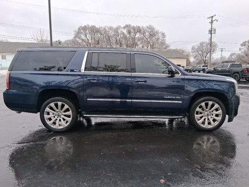 Used 2018 GMC Yukon XL SLT w/ Premium Edition image 6