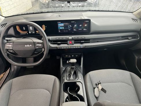 Used 2025 Kia K4 LXS image 32