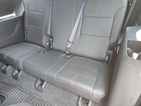 Used 2023 Chevrolet Traverse RS FWD image 21