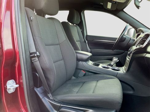 Used 2021 Jeep Grand Cherokee Laredo image 25