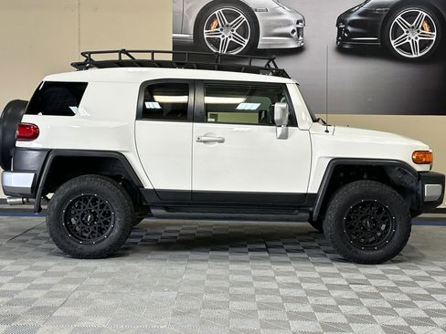 Used 2013 Toyota FJ Cruiser 4WD w/ Upgrade Pkg image 3