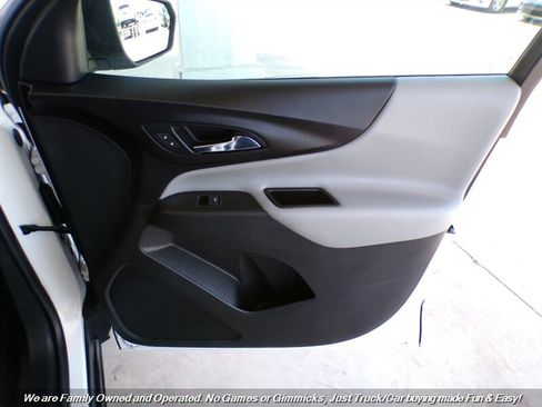 Used 2020 Chevrolet Equinox LS FWD image 30