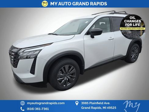 Used 2026 Nissan Pathfinder SV AWD/4WD image 3