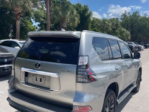 Used 2023 Lexus GX 460 Premium w/ Accessory Package AWD/4WD image 4
