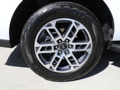 Used 2025 Ford Expedition Active AWD/4WD image 7