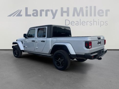 Certified 2022 Jeep Gladiator Sport image 3