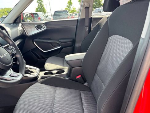 Used 2025 Kia Soul LX w/ LX Technology Package FWD image 24