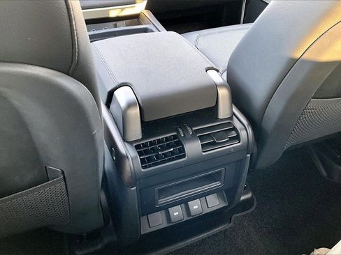 Used 2023 Land Rover Defender 110 S image 25