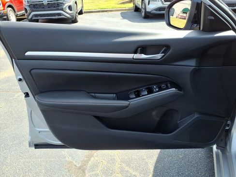 New 2025 Nissan Altima 2.5 SR w/ SR Premium Package image 7