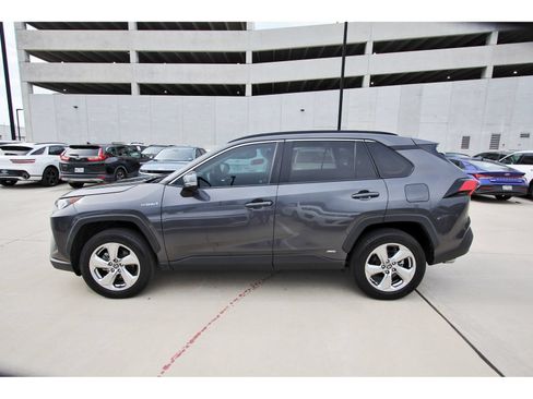 Used 2021 Toyota RAV4 XLE Premium AWD/4WD image 5
