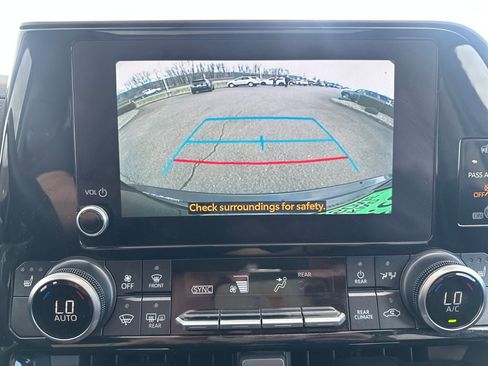 Used 2024 Toyota Highlander XLE image 21