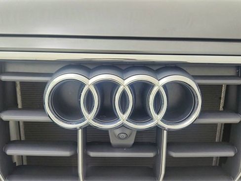 Used 2023 Audi Q8 Prestige w/ Prestige Package image 16