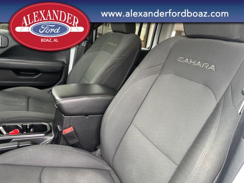 Used 2019 Jeep Wrangler Unlimited Sahara w/ Safety Group image 13