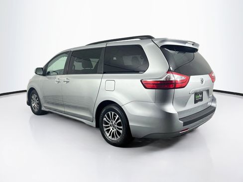 Used 2019 Toyota Sienna XLE FWD image 5