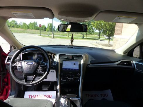 Used 2020 Ford Fusion SE FWD image 36