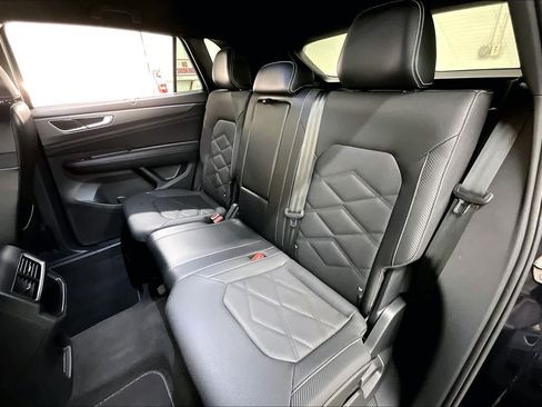 Used 2024 Volkswagen Atlas Cross Sport SE image 28