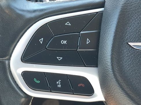 Used 2022 Chrysler Pacifica Limited FWD image 17