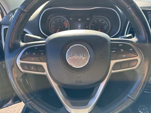 Used 2019 Jeep Cherokee Limited image 28