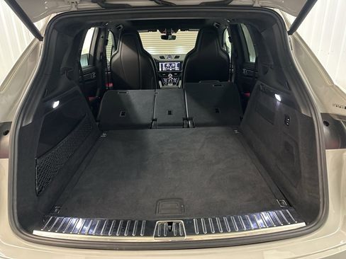 Used 2021 Porsche Cayenne Turbo image 36