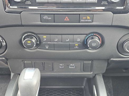 Used 2024 Nissan Frontier SV image 28