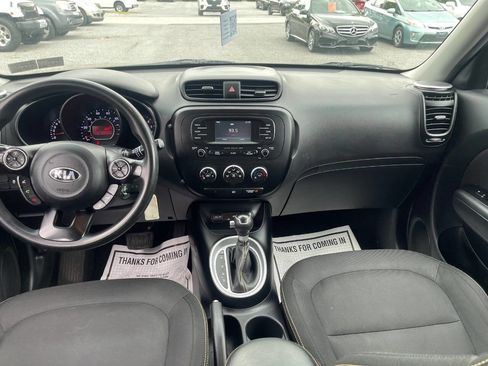 Used 2016 Kia Soul + FWD image 23