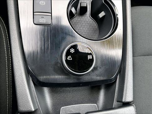 Used 2025 Nissan Rogue S image 26