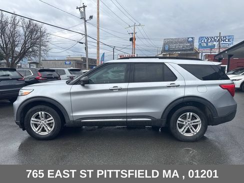 Used 2022 Ford Explorer XLT AWD/4WD image 4